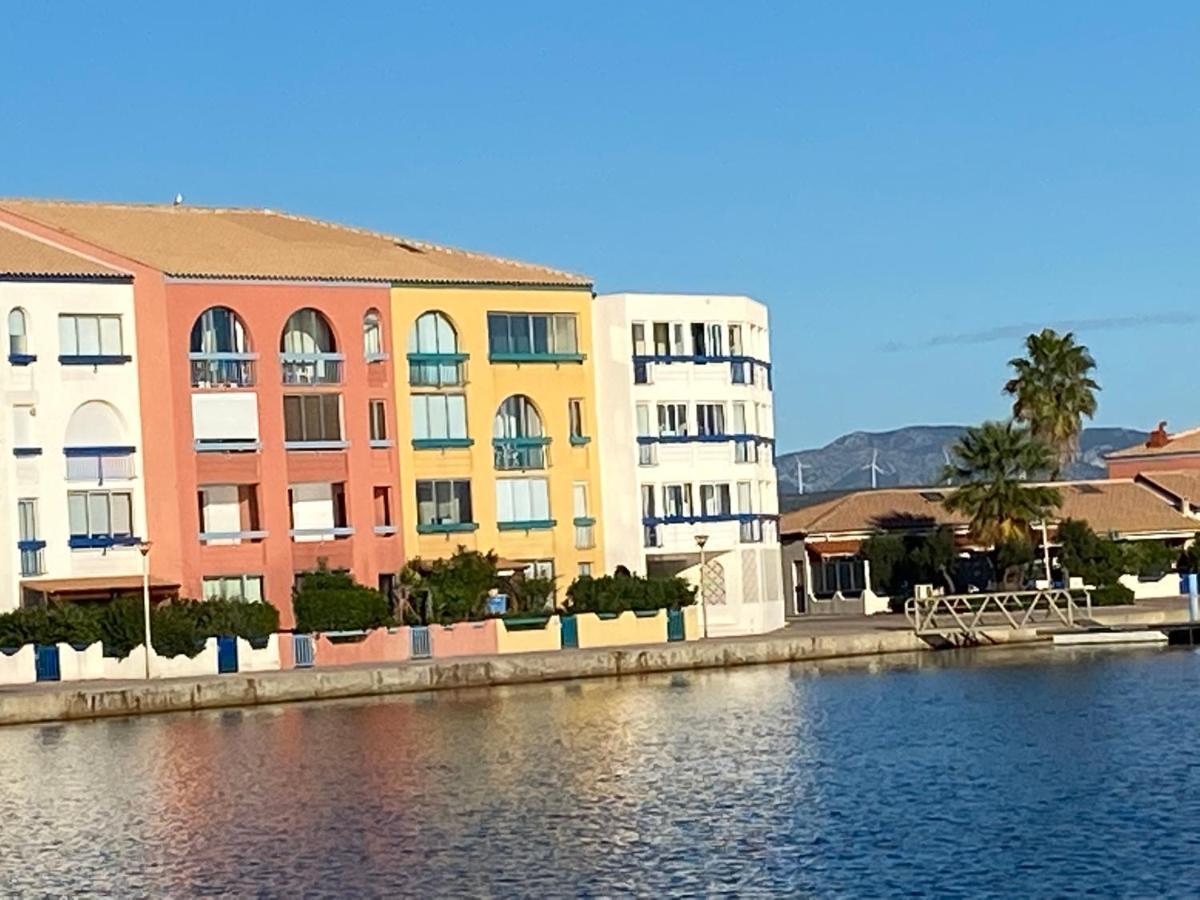 לה ברקרה Appartement En Bord D'Etang מראה חיצוני תמונה